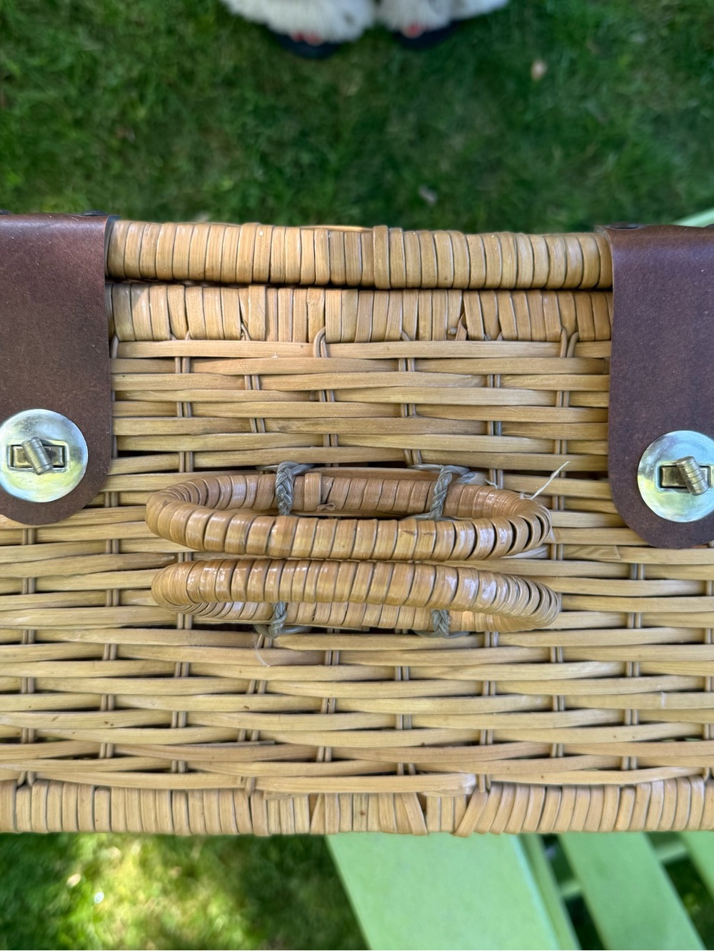 Woven Rattan Picnic Basket with Leather Straps Vintage 1970 with Red White Blue - Picture 10 of 12
